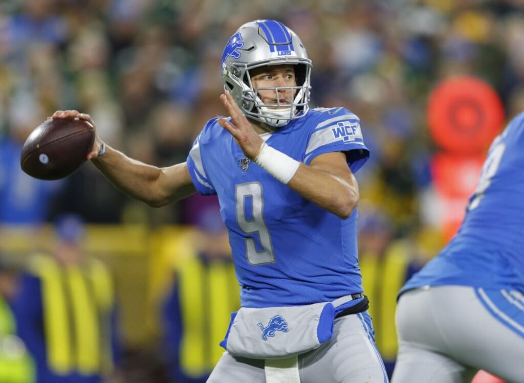 Matthew Stafford passing the ball