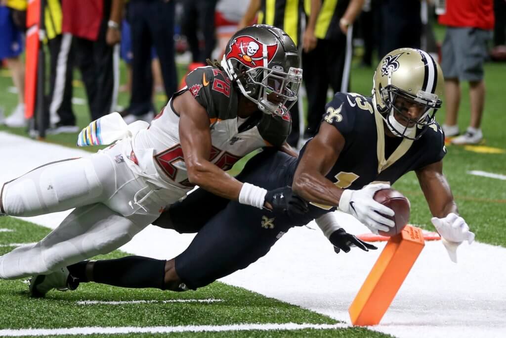 Michael Thomas extends for the score with Vernon Hargreaves III in coverage.