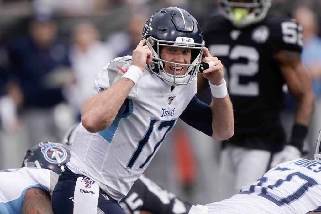 RYAN TANNEHILL calling a play at the line